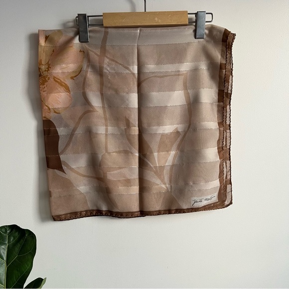 Vintage Yvette Montagne Paris Scarf Floral Print Metallic Threads 34’’ X 34’’ - Picture 10 of 10